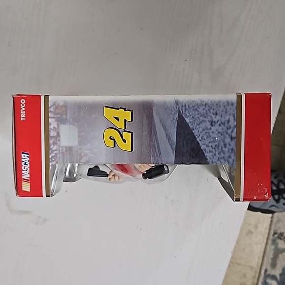 Jeff Gordon Santa figurine - Picture 4 of 4